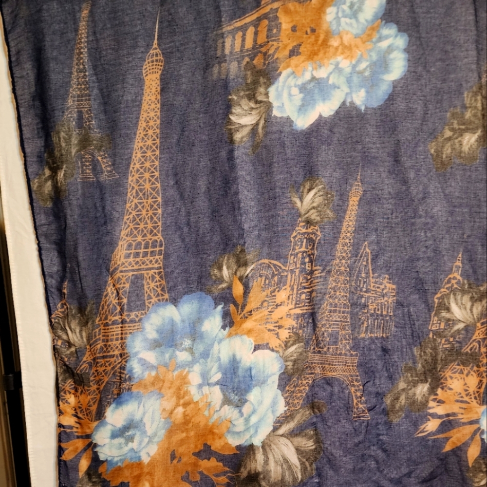 Paris Inspired Versatile Scarf โจ๏ธ - Picture 3 of 7